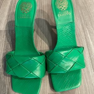 NEVER WORN: Vince Camuto (Bottega Dupe) green heels-size 10